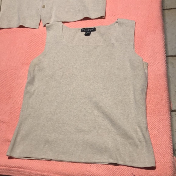 ⭐️⬇️ Designer’s Originals Women’s Sleeveless Sweater and Cardigan Set - Picture 8 of 10